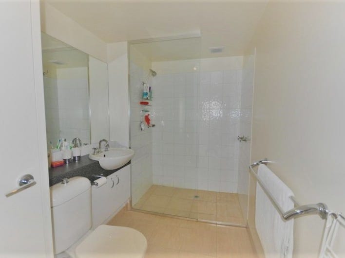 SOLD – Large one-bedroom apartment 9