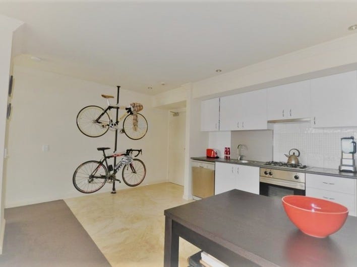 SOLD – Large one-bedroom apartment 10
