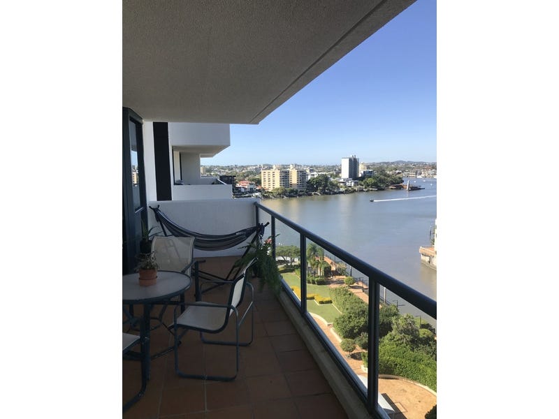 Fabulous 2bed 2bathroom Apartment with 5