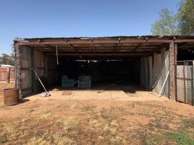 Under offer – 2 Houses 7