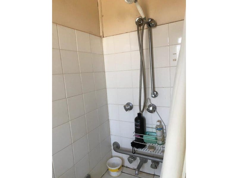 Under offer – 2 Houses 8