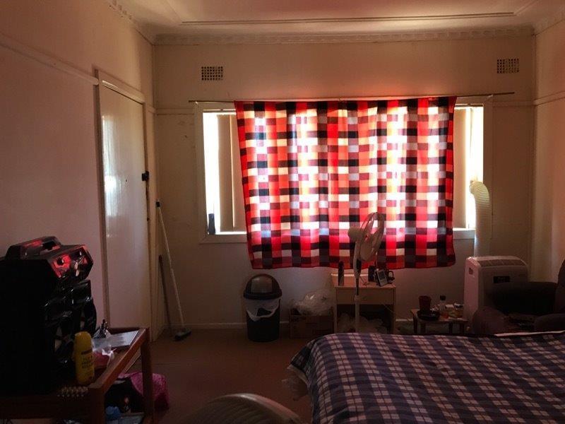 Under offer – 2 Houses 9