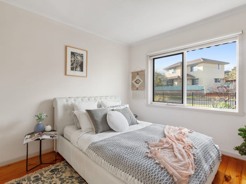 Walking distance to Chadstone Shopping 5