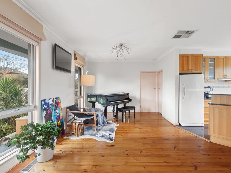Walking distance to Chadstone Shopping 10