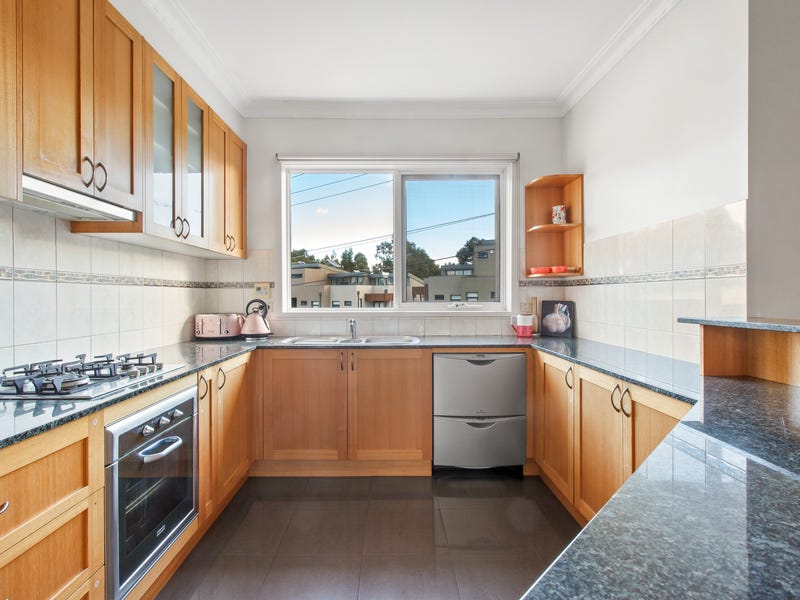 Walking distance to Chadstone Shopping 19