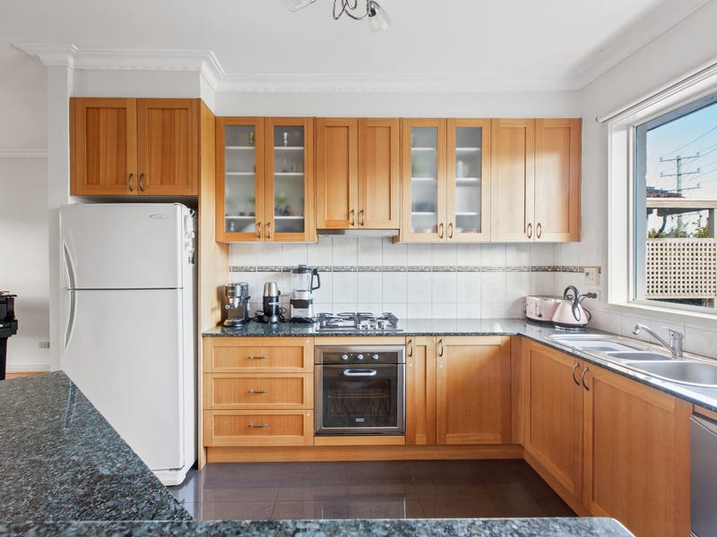 Walking distance to Chadstone Shopping 20