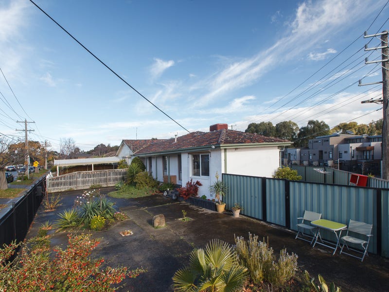 Walking distance to Chadstone Shopping 26