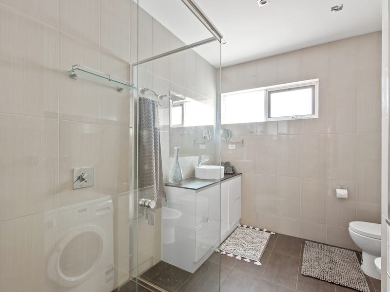 Walking distance to Chadstone Shopping 27