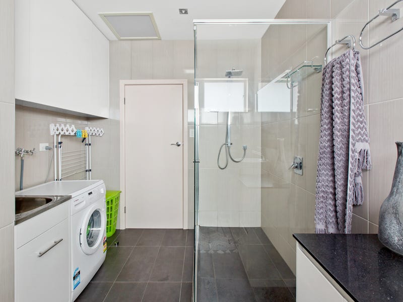 Walking distance to Chadstone Shopping 29