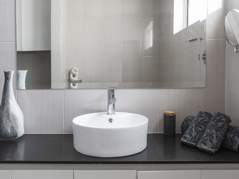 Walking distance to Chadstone Shopping 31