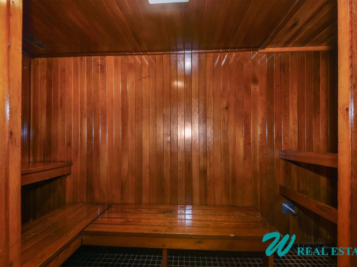 Stunning top-floor, north facing, 1 8