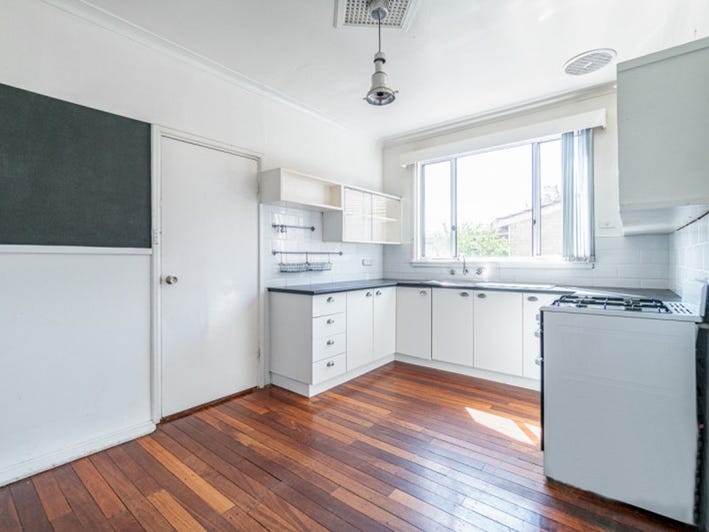 MULTI-UNIT DEVLOPMENT OPPORTUNITY – 698m2 4