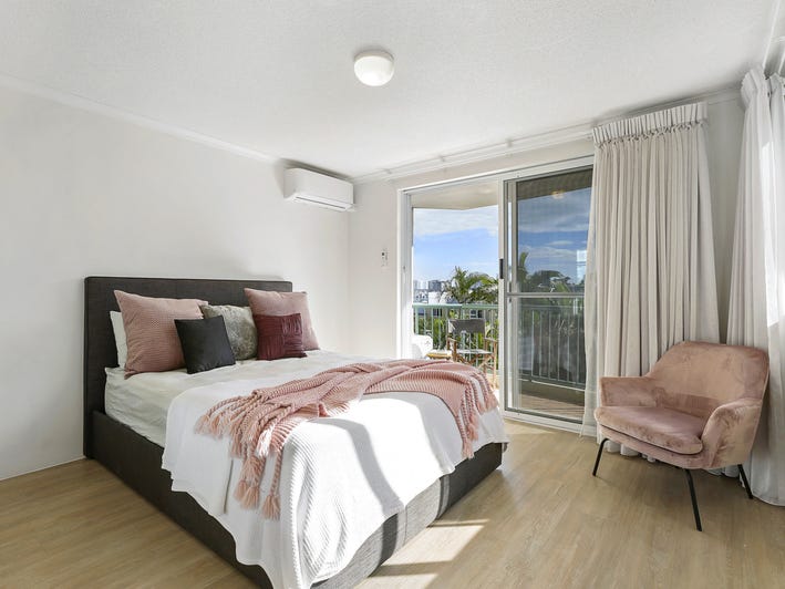 Contemporary Living with Views 7