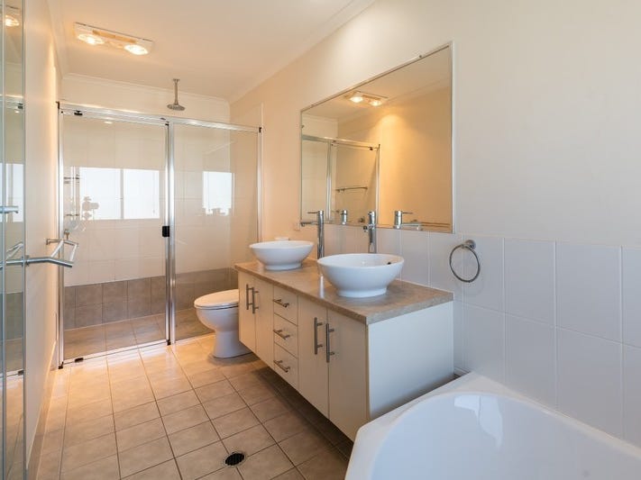 3 Bed Townhouse in Central 8