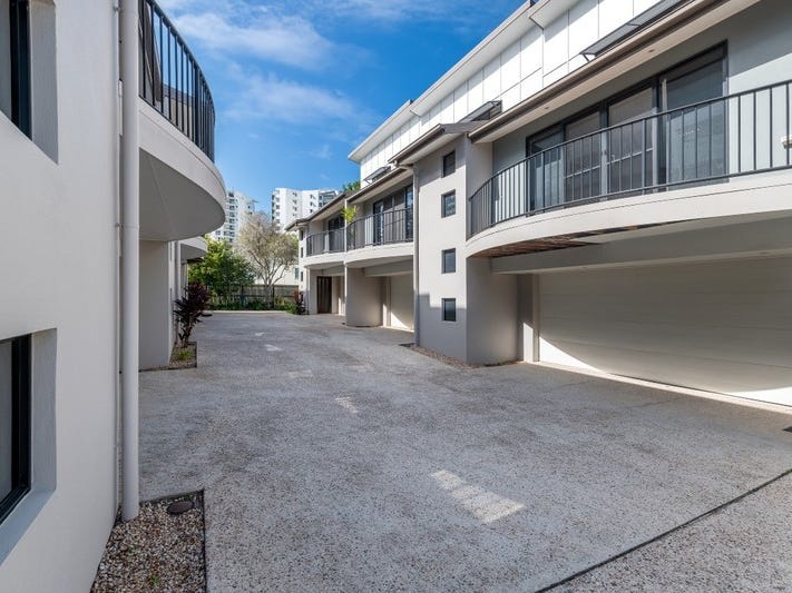 3 Bed Townhouse in Central 18