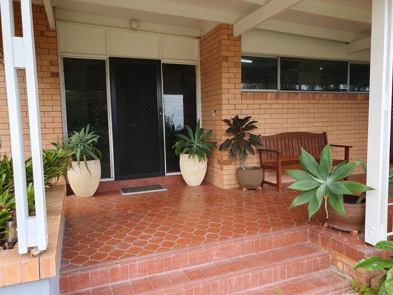 HINCHINBROOK  – FISHING, BOATING,ENTERTAINING,GARDENING 4