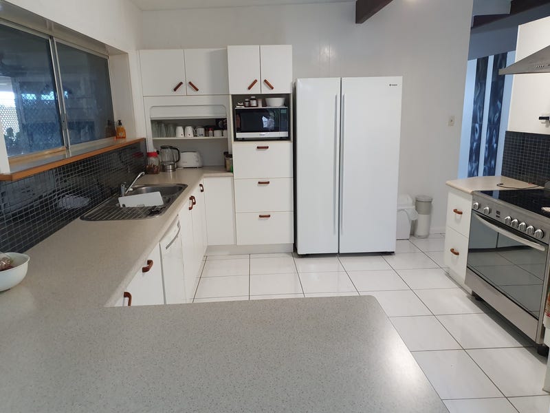 HINCHINBROOK  – FISHING, BOATING,ENTERTAINING,GARDENING 9