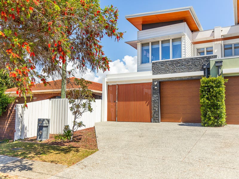 SUPERB DUPLEX, WALK TO NOBBY 1