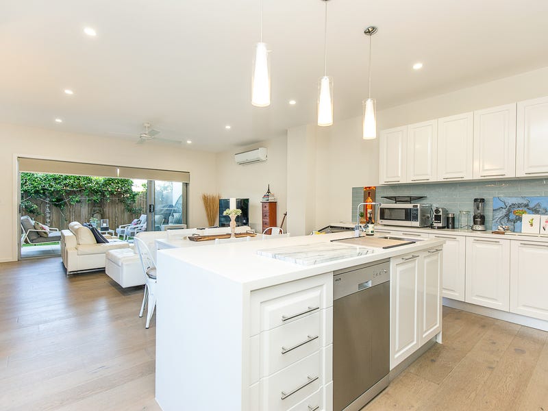 SUPERB DUPLEX, WALK TO NOBBY 2