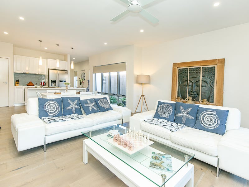 SUPERB DUPLEX, WALK TO NOBBY 4