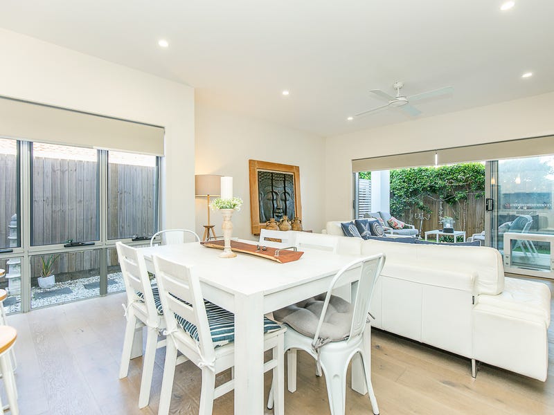 SUPERB DUPLEX, WALK TO NOBBY 5
