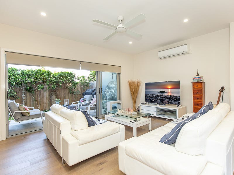 SUPERB DUPLEX, WALK TO NOBBY 6
