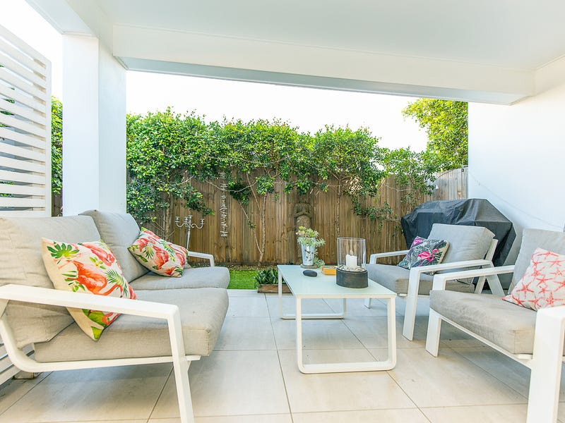 SUPERB DUPLEX, WALK TO NOBBY 7