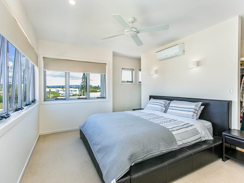 SUPERB DUPLEX, WALK TO NOBBY 8
