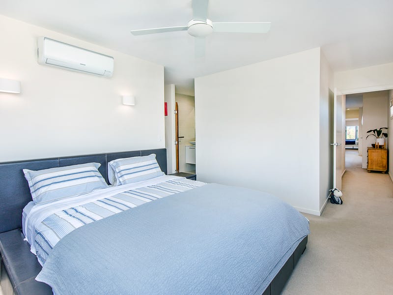 SUPERB DUPLEX, WALK TO NOBBY 9