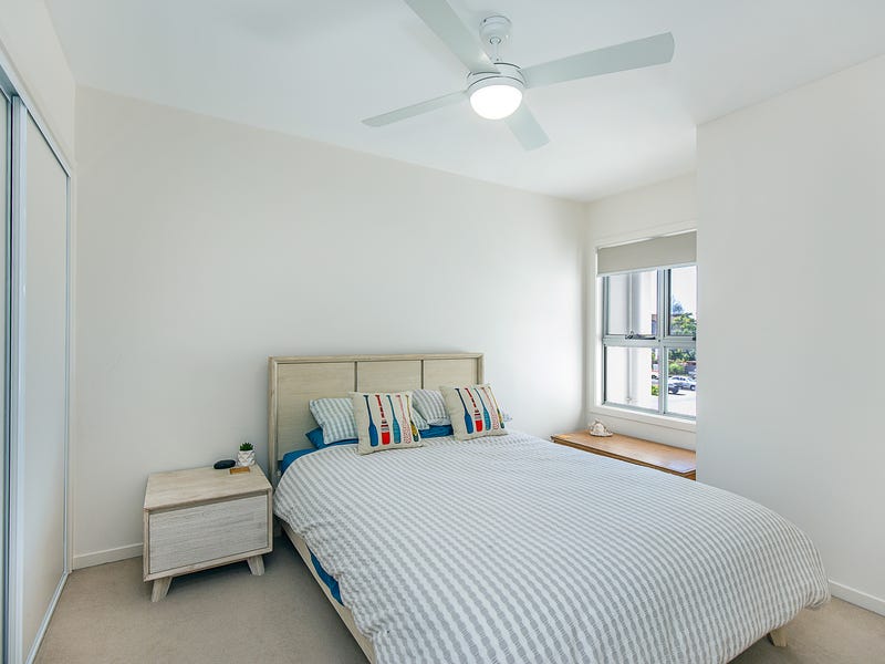 SUPERB DUPLEX, WALK TO NOBBY 13