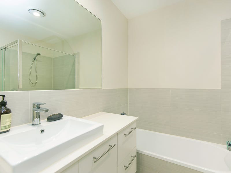 SUPERB DUPLEX, WALK TO NOBBY 14