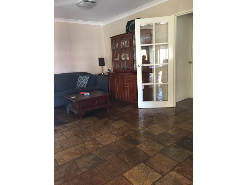 lovely family home in beachside 6