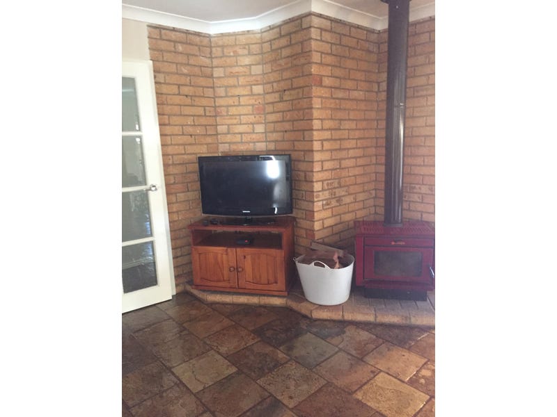 lovely family home in beachside 7