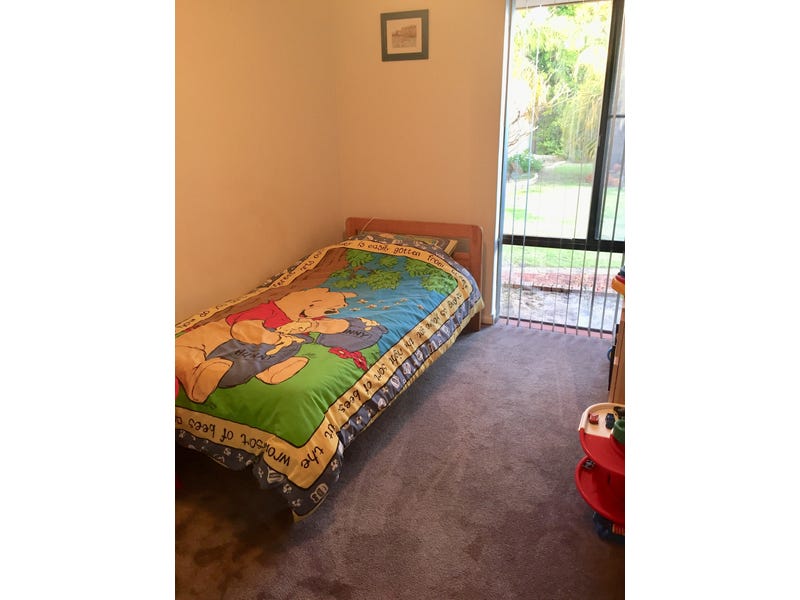 lovely family home in beachside 16