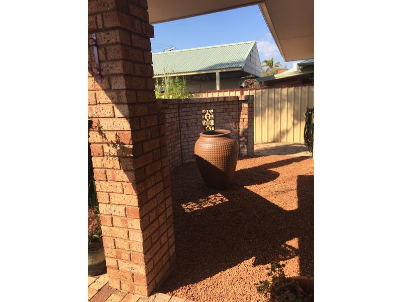 lovely family home in beachside 21