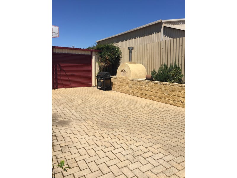 lovely family home in beachside 25