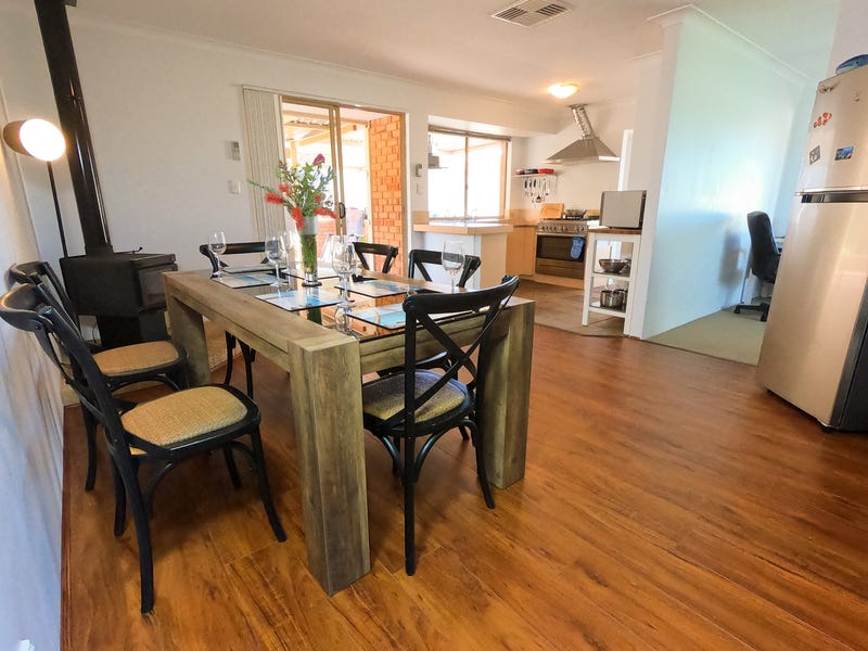 GREAT LOCATION BEACHSIDE HOME LARGE 2