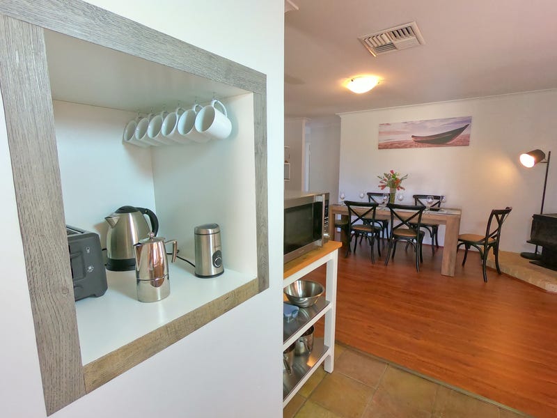 GREAT LOCATION BEACHSIDE HOME LARGE 6