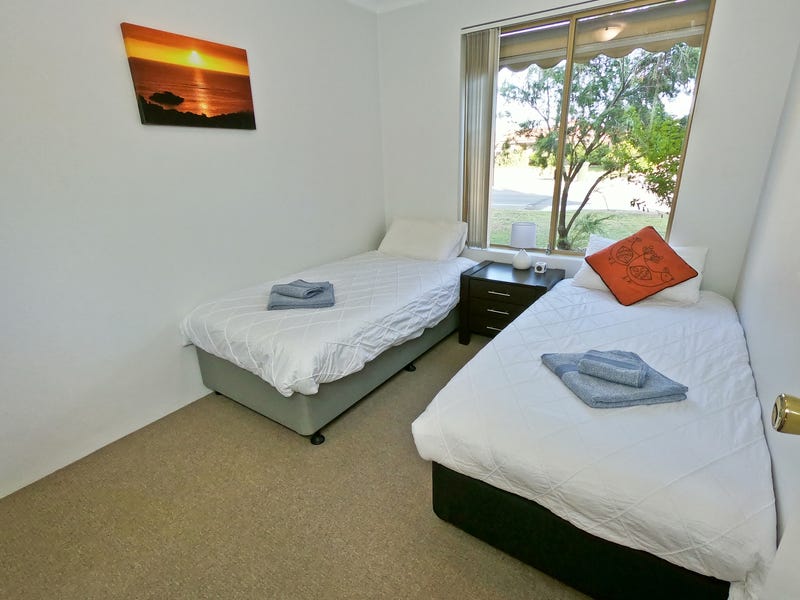 GREAT LOCATION BEACHSIDE HOME LARGE 10