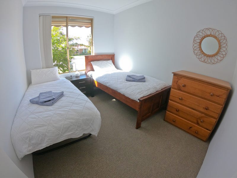 GREAT LOCATION BEACHSIDE HOME LARGE 11