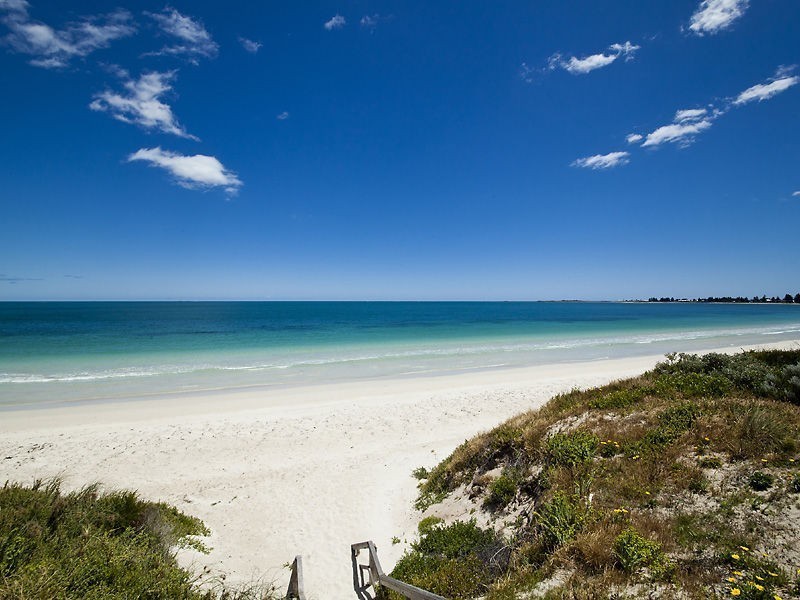 GREAT LOCATION BEACHSIDE HOME LARGE 16