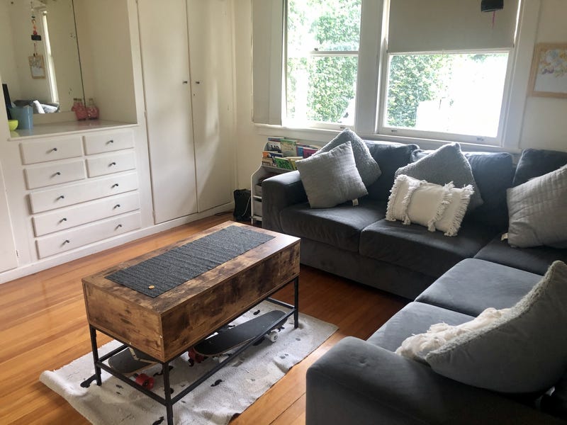 Charming 1950s high-set home 6