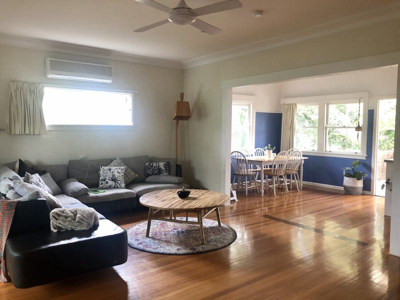 Charming 1950s high-set home 8