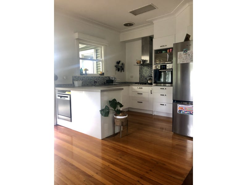 Charming 1950s high-set home 9