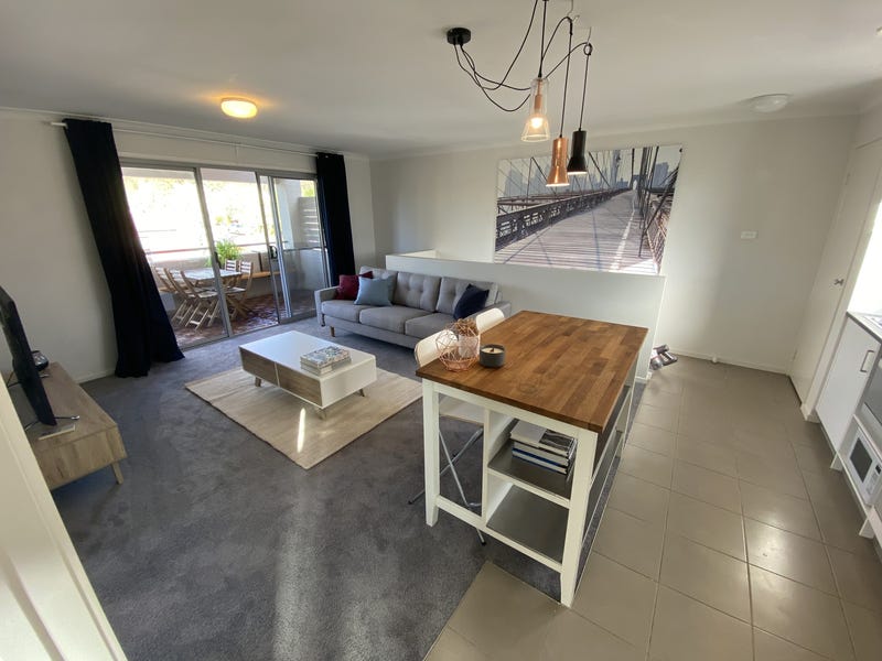 Beautifully furnished Inner North townhouse 2