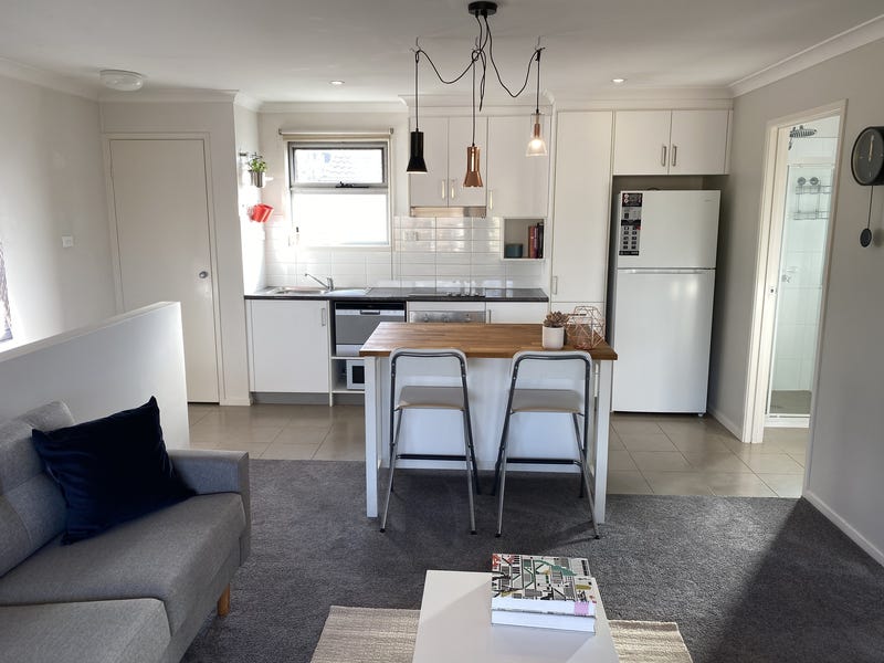Beautifully furnished Inner North townhouse 3
