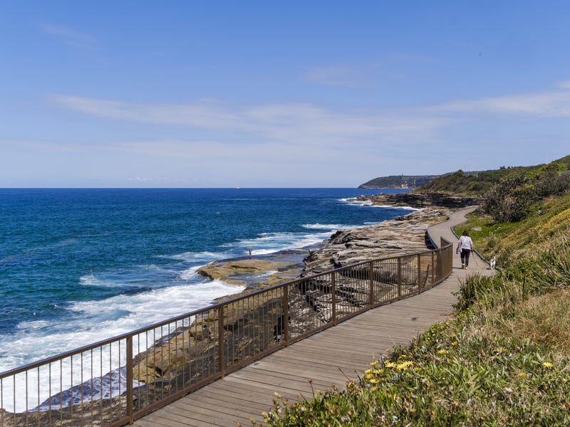 RARE FRESHWATER OCEANFRONT. COMMANDING HEADLAND 9