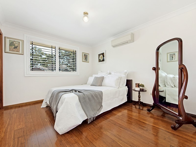 Elegant tri-level living with stunning 7