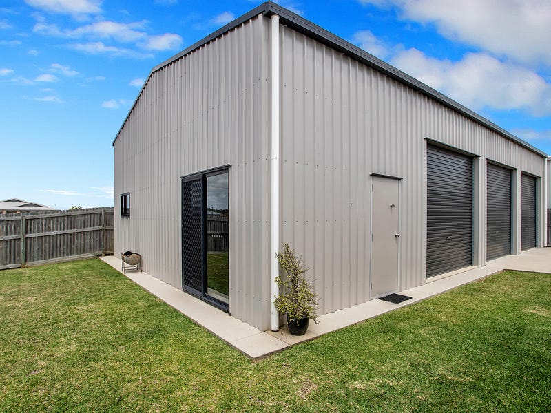 Executive home with massive shed! 19