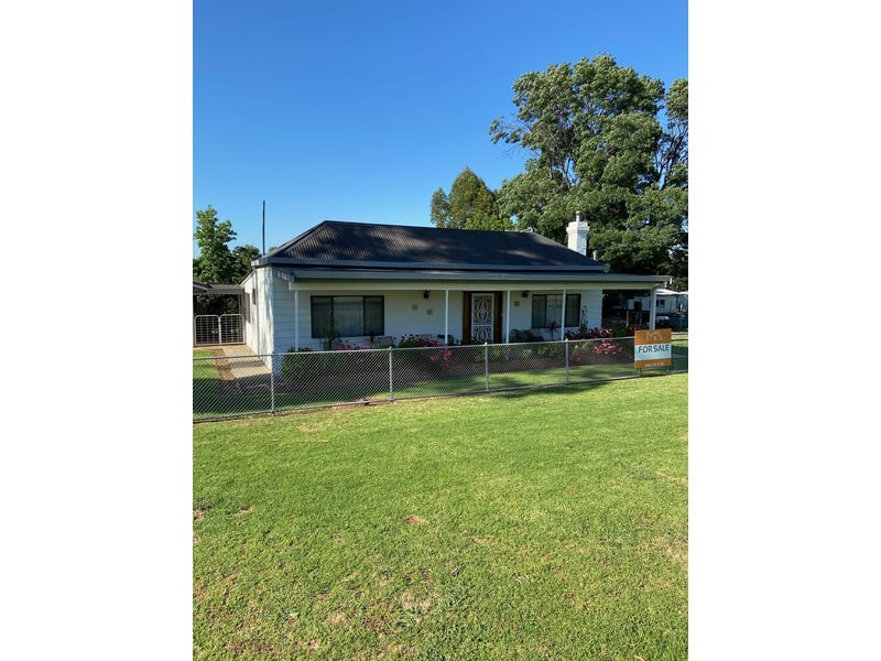 RENOVATED COUNTRY COTTAGE – WITH THE LOT- WALK IN/WALK OUT – IDEAL COUNTRY ESCAPE /TREE CHANGE 0R FIRST HOME